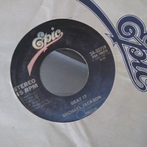 VintMichael Jackson 45 rpm vinyl "Beat It/Get on the floor" 1979 collectors item
